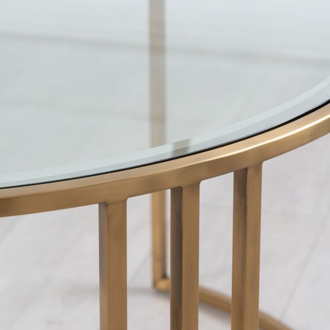Des tables rondes en verre avec rangement parfait ajout aux meubles du salon 5