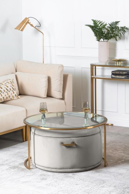 Des tables rondes en verre avec rangement parfait ajout aux meubles du salon 0