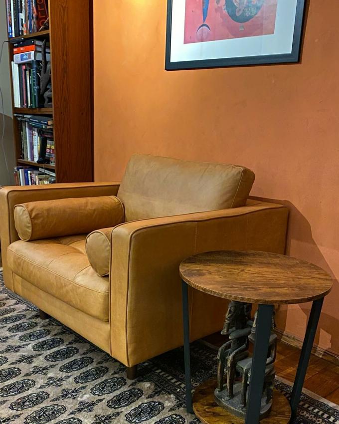Chaise en cuir à bras de velours moderne avec tabouret ottoman 8