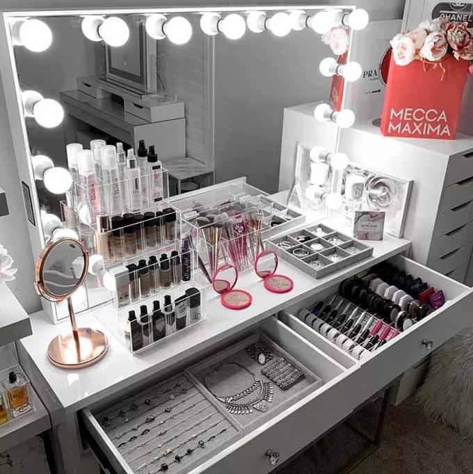 Table de Maquillage Moderne en Chêne avec Miroir Lumineux, Coiffeuse et Rangement 9