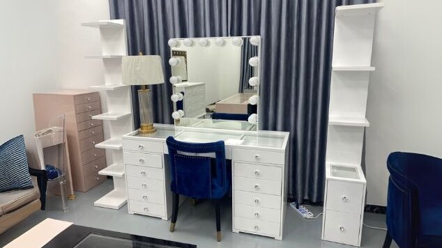 Table de Maquillage Moderne en Chêne avec Miroir Lumineux, Coiffeuse et Rangement 14
