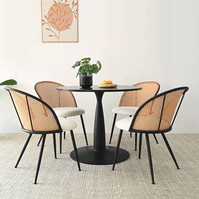 Table à manger sans bras en bois de rotin avec chaises en osier sur mesure