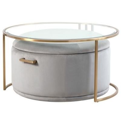 Des tables rondes en verre avec rangement parfait ajout aux meubles du salon