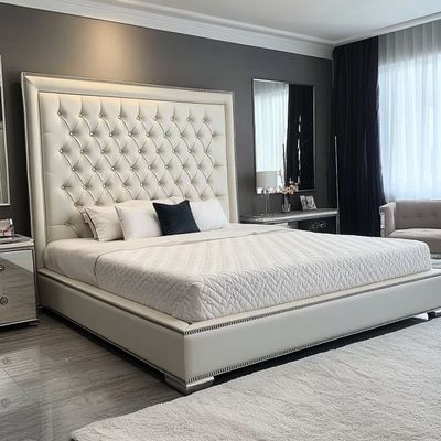 Lit double/king size en bois gris avec boutons miroités, inspiré du design présidentiel et moderne