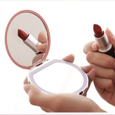 Maquillage à la lumière, idéal pour les voyages et le quotidien