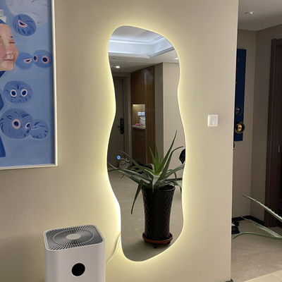 Asymétrique rétroéclairé haut miroir éclairé longueur du sol personnalisé