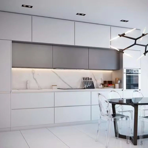 Cabinets de cuisine en contreplaqué pour les coins 0